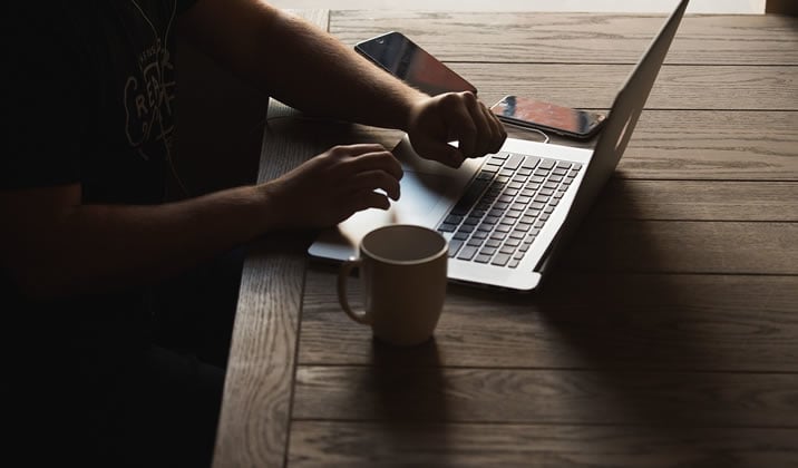 オプションビットフォロートレード